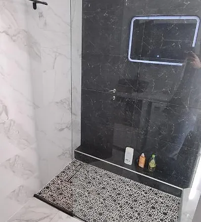 Black Retro Flat Apartamento